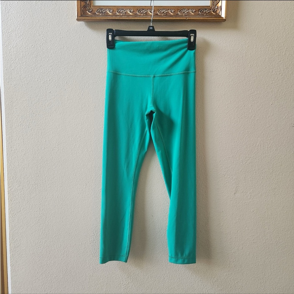 Lululemon Wunder Train High-Rise Crop 21" leggings size 6 in Kelly Green